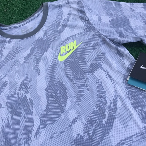 Men's Nike tee Dri fit stay cool - Picture 3 of 4